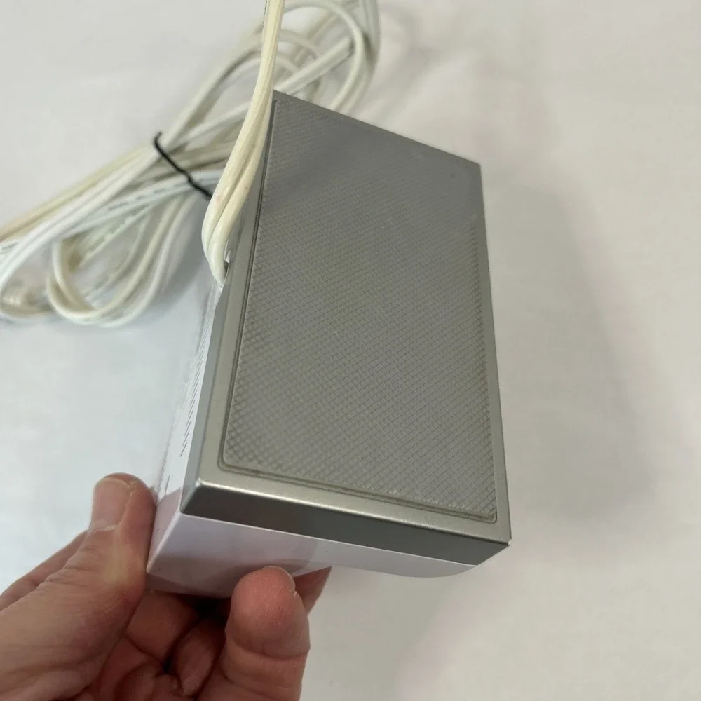 Nyko Charge Station 87000-A50 for Nintendo Wii Remote Controllers